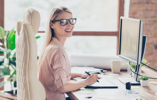 Bietet mir im Büro ein ergonomischer Stuhl mit Kopfstütze einen Mehrwert für effizienteres Arbeiten und weniger Nackenschmerzen?