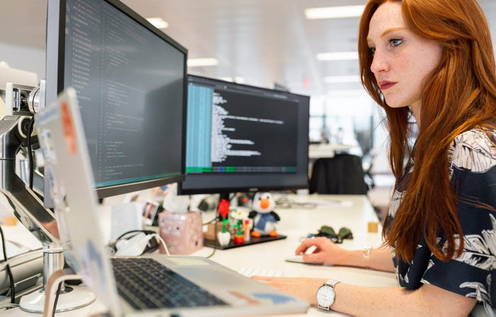 Errichten Sie Ihr eigenes ergonomisches Büro für ein besseres Wohlbefinden trotz einem 8 Stunden Arbeitstag