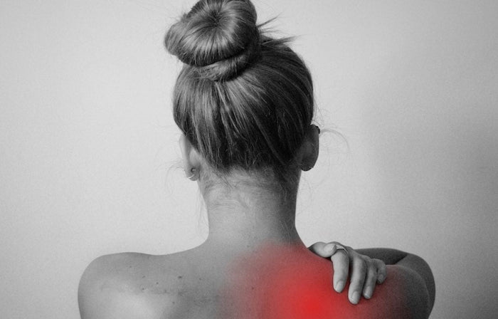 Überlastung im Büro: Die stille Epidemie von Schulterschmerzen und Verspannungen